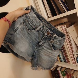 american eagle faded jean shorts | size 4